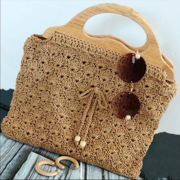 Intricate Crochet Wooden Handle Bag - Picture 2 of 3